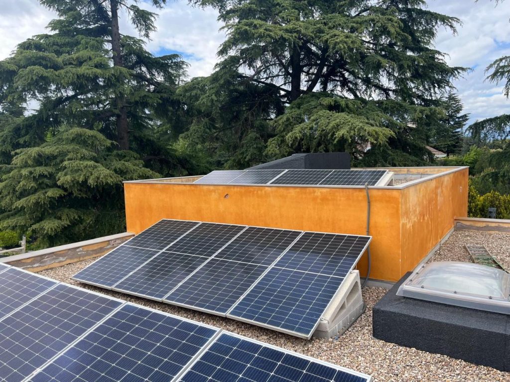 Tejado con placas solares